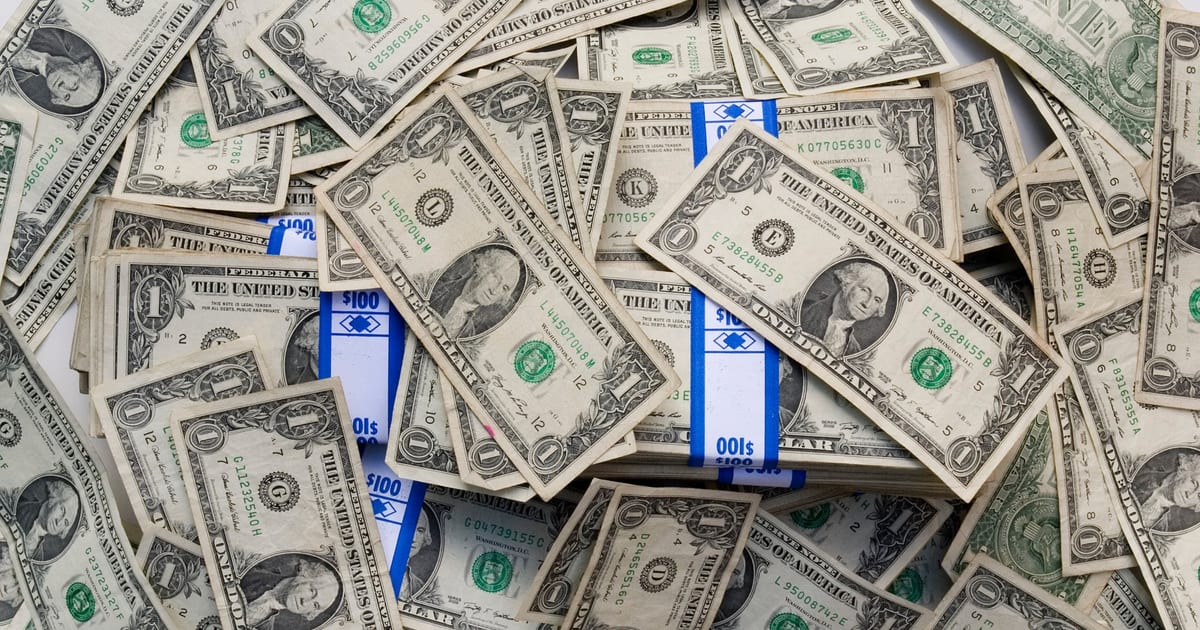 dolares en fajos
