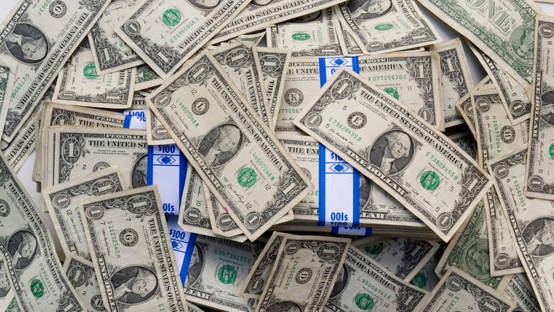dolares en fajos